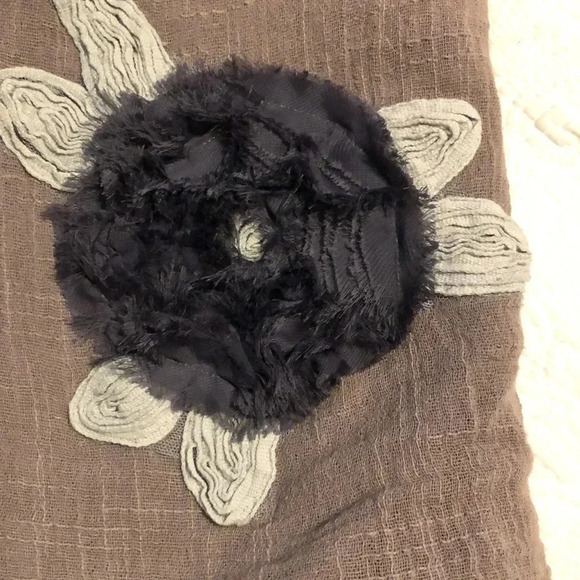 Cute top from Mine size large Free with bundle of 2+ - Picture 4 of 7